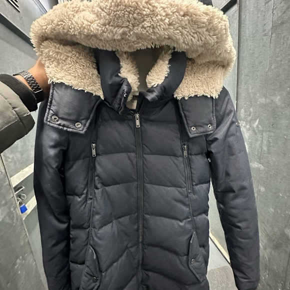 Women’s Winter Coat EDC - Picture 1 of 4
